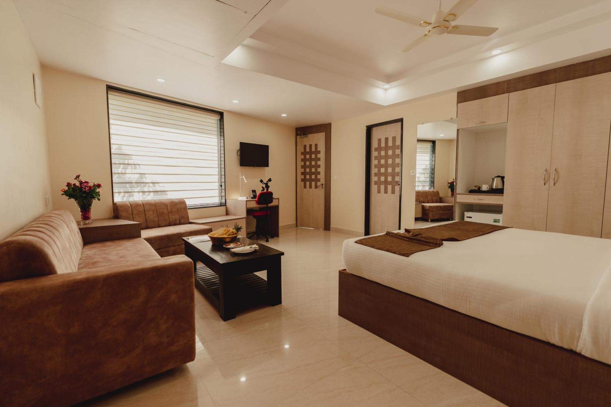 Hotel Bigwig جبلبور المظهر الخارجي الصورة